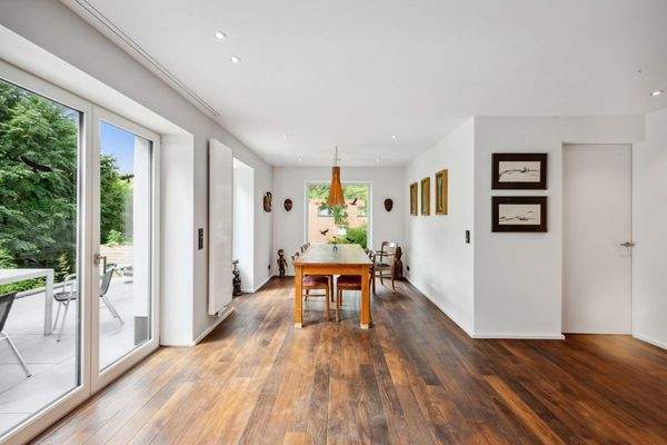 Essbereich mit Zugang zur Sonnenterrasse