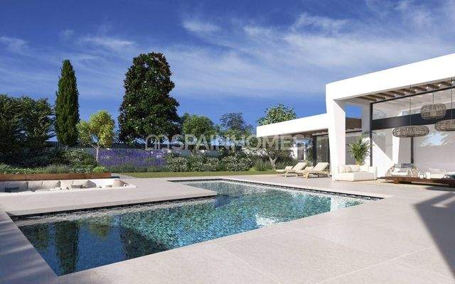 Contemporary Villas for Sale in Marbella with Nature Views