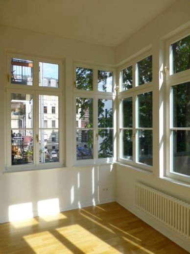 Luxuriöse 4-Raumwohnung mit Balkon und Wintergarten im Leipziger Bachviertel !