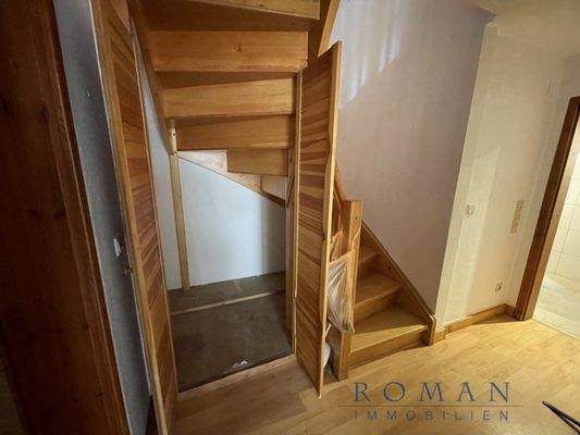 1. OG: Abstellfläche unter der Treppe