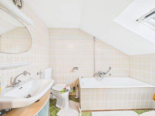 Badezimmer im Dachgeschoss