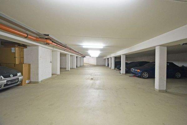 Tiefgarage (mögl. Anmietung)