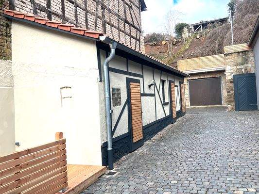 Nebengebäude und Garage