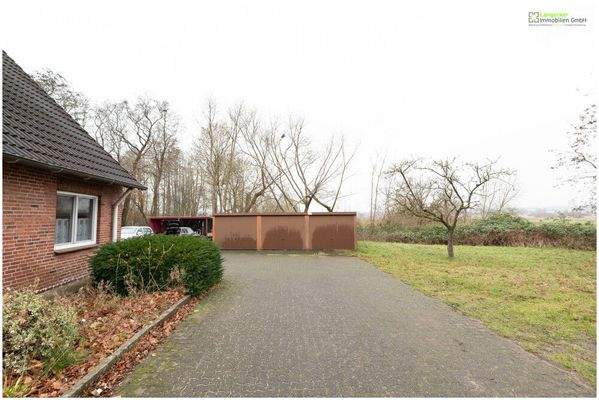 Auffahrt zu Stellplätzen und Garagen