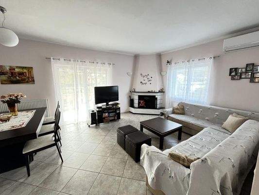 MIT VIDEO: Kreta, Neo Chorio: Zwei- Apartmentshaus zu verkaufen