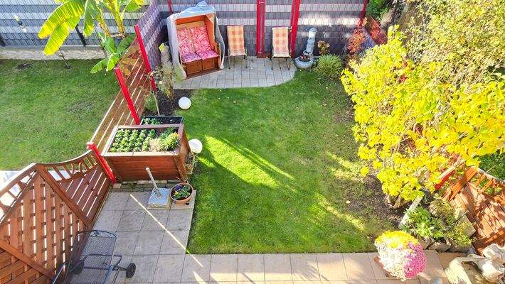 Blick vom Balkon in den Garten