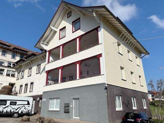 Vorderansicht mit Hauseingang