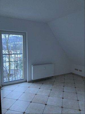 Wohnbereich mit bodentiefen Fensterelement