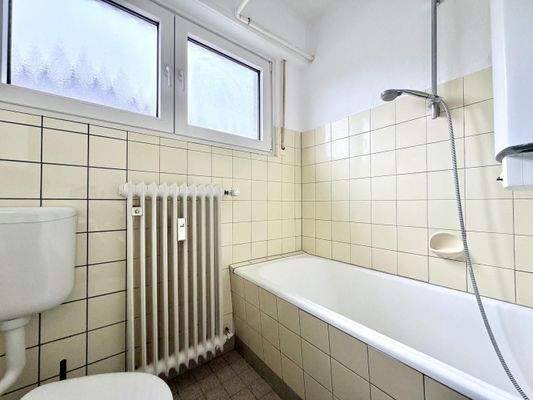 Tageslichtbad im 1. OG links