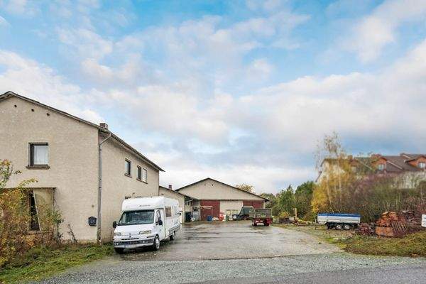 Hofzufahrt zum Bestand 