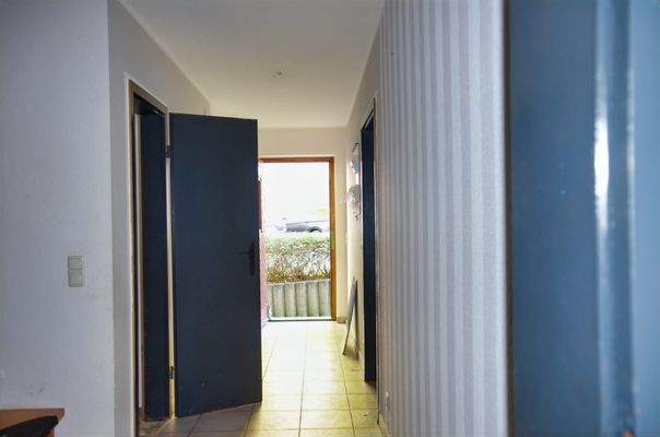 Flur im EG mit Hauseingang