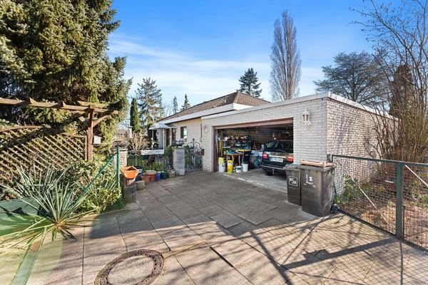 Doppelgarage mit viel Stauraum