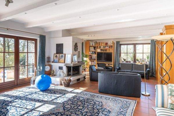 Wohnzimmer mit Kamin