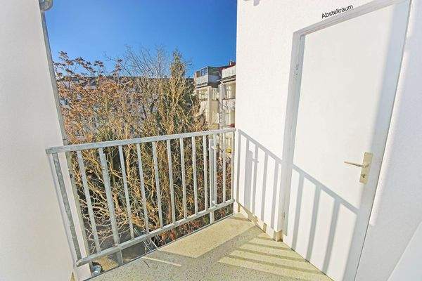 ... mit Loggia (Balkon)