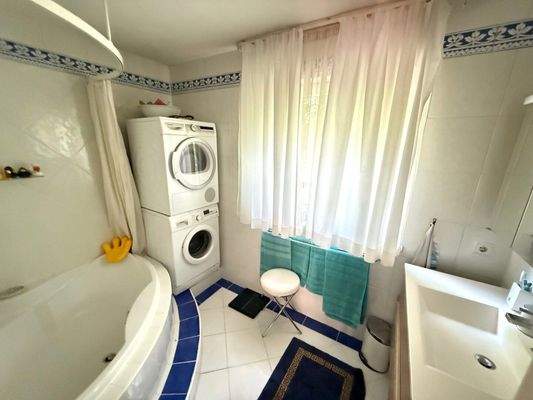 Badezimmer mit Wanne