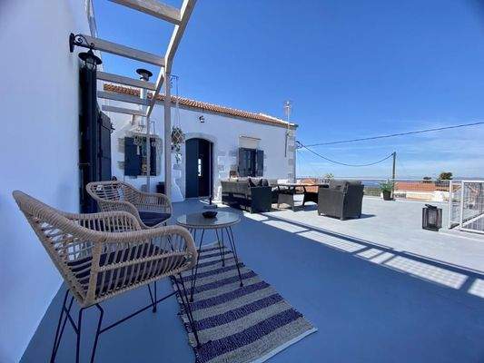 Wunderschön Renovierte Villa mit Meer- und Bergblick zum Verkauf in Xirosterni