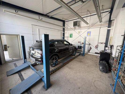 Halle Achsvermessung 