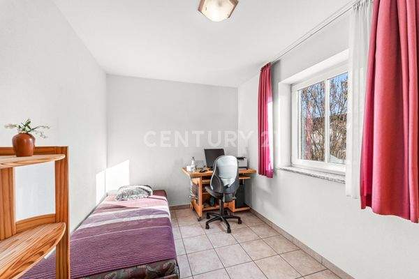 Büro/Gästezimmer im Erdgeschoss