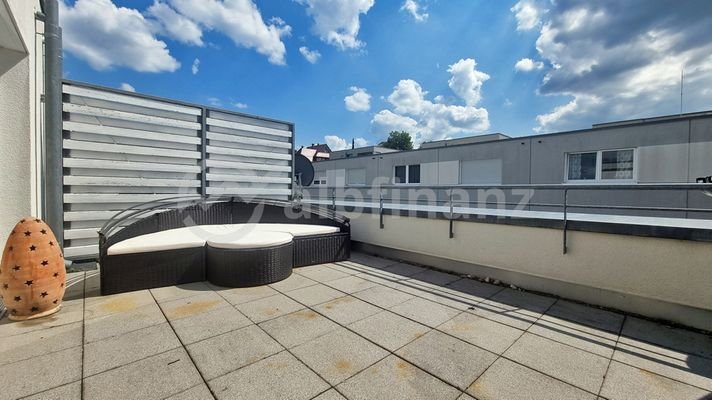 sonnige Dachterrasse