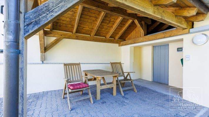 Überdachter Freisitz im Garten