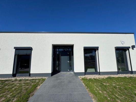 Außenansicht Eingang Bürotrakt.JPG