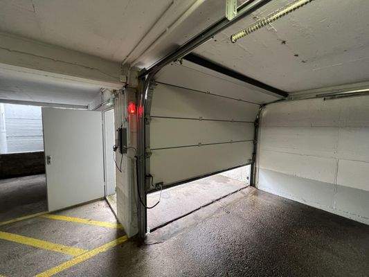 Neues Sektionaltor Ampelanlage