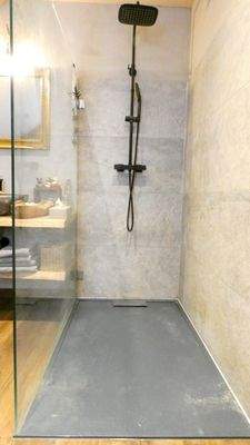 Dusche mit Regenduschbrause