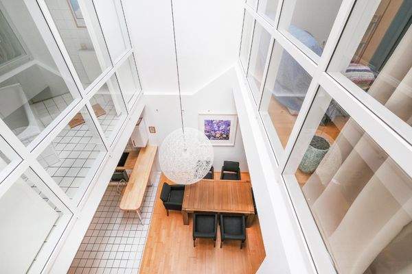 Blick von der Empore zum Wohn- und Esszimmer