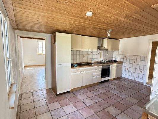 Großzügige Küche mit EBK