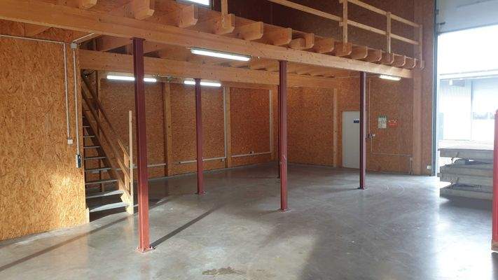 Halle 1 Tor nach hinten