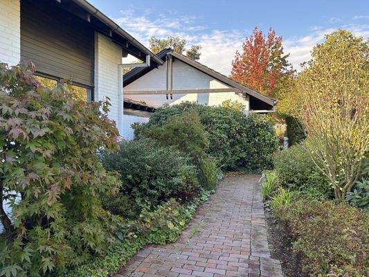 Weg zu beiden Hauseingängen