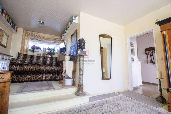 Wohnzimmer mit Empore