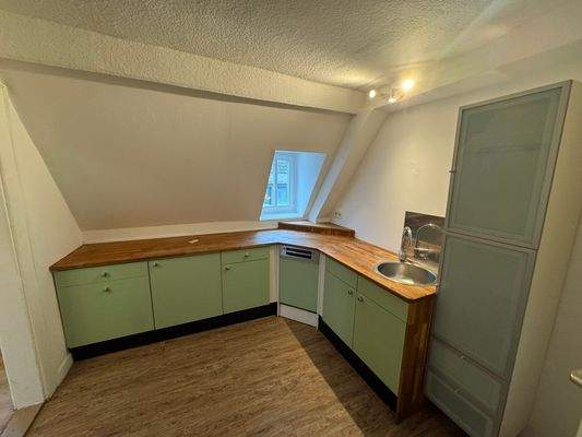 6 Küche weitere Ansicht.JPEG