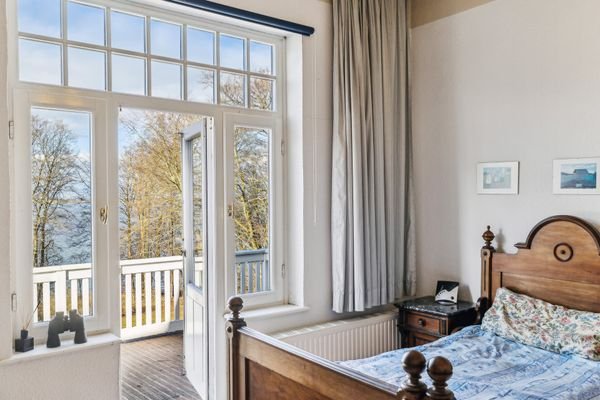 Schlafzimmer OG mit Balkon zum 