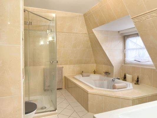 Vollbad im Obergeschoss