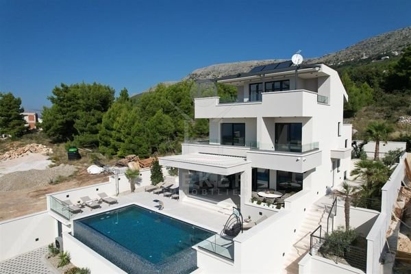 Exklusive Luxusvilla in ruhiger Lage nahe Split