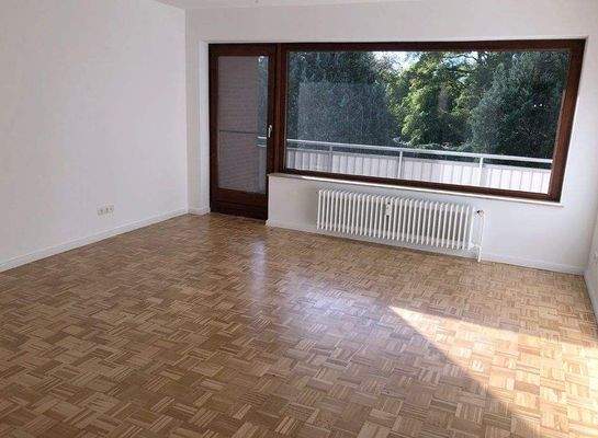 Wohnzimmer mit Balkon