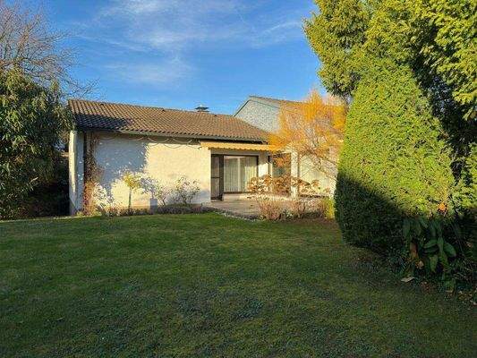 Ein Haus mit großem Garten