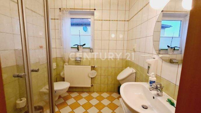 Gäste Bad mit Dusche und Urinal