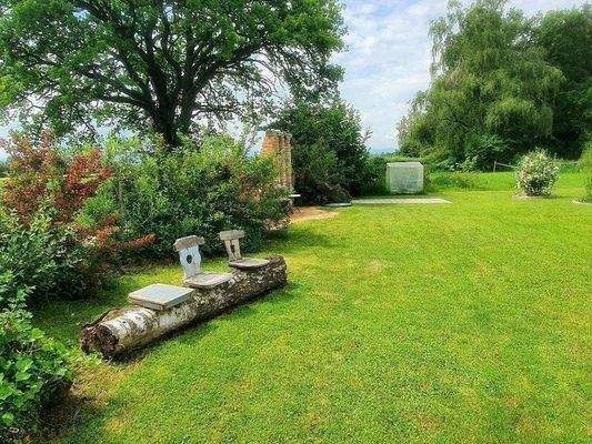 Pflegeleichter Garten mit Romantik.jpg