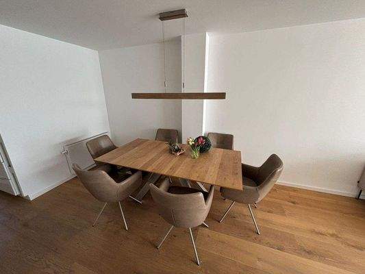 Essplatz: angrenzend an die Küche