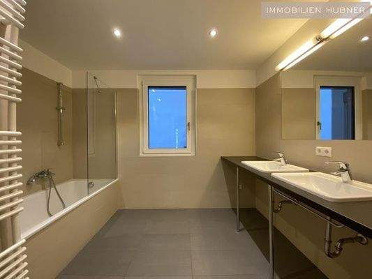 Badezimmer mit Tageslicht