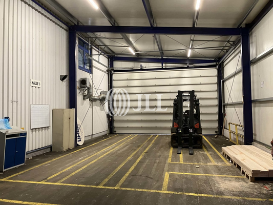 Halle 1_Anlieferungshalle inne