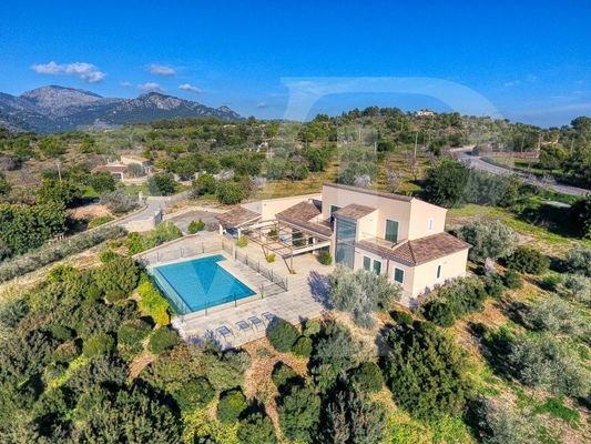 Moderne Finca mit Vermietlizenz, Pool und traumhaftem Panoramablick in Moscari, Selva, Mallorca