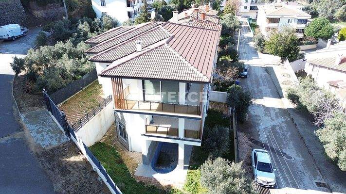 Villa with Pool Within Walking Distance of the Port in Bursa Mudanya