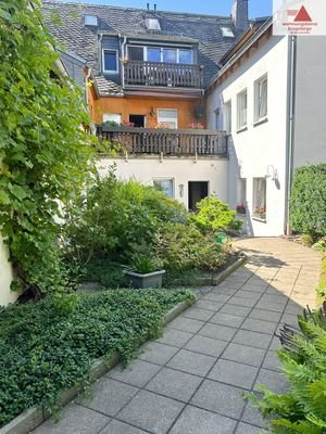 Hausrückseite mit Garten