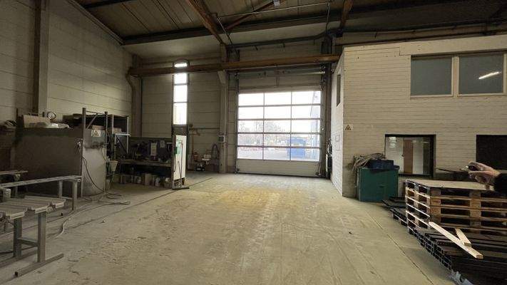 Halle 3: Tor mit Durchfahrmöglichkeit