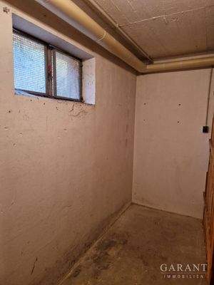 Kellerabteil mit Fenster