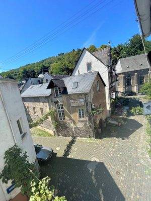 Blick aus dem 2. OG in die Gasse 