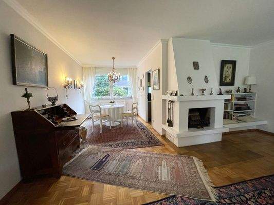 Blick Richtung Kamin und Küche